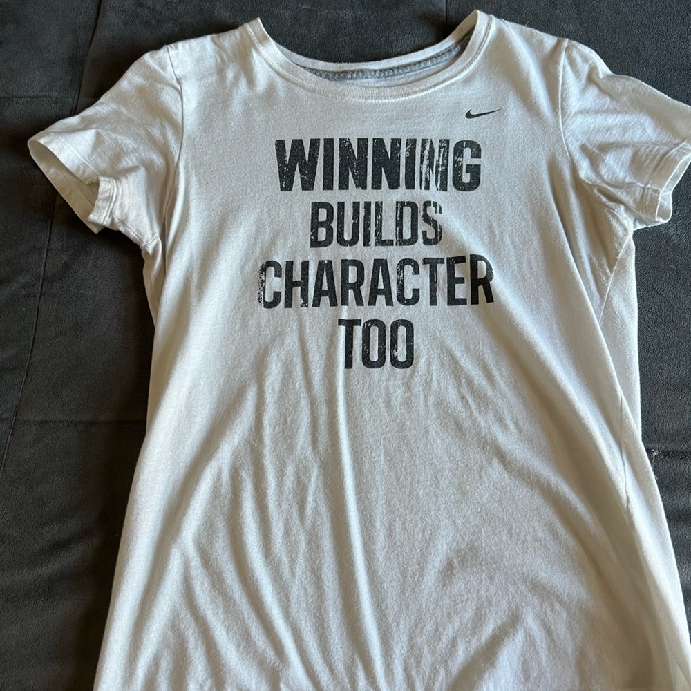 Womens Nike shirt- fitted size medium